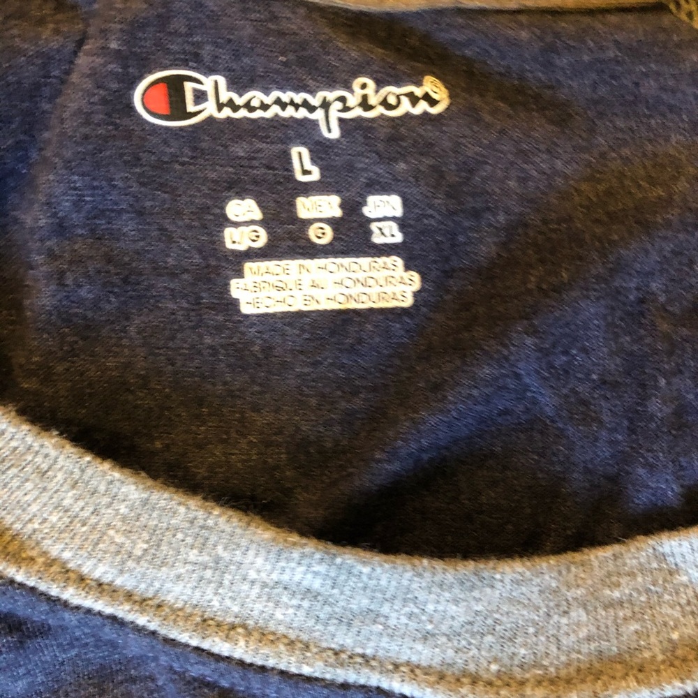University of Dayton T-Shirt - Picture 2 of 2
